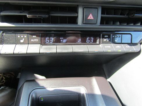 Used 2023 Toyota Crown image 26