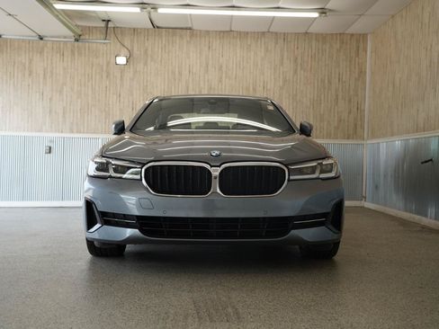 Used 2021 BMW 530i w/ Premium Package RWD image 2