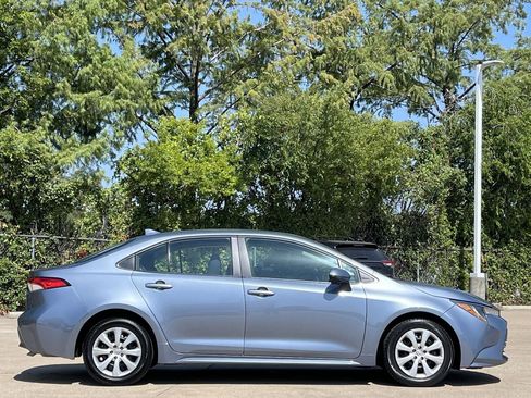 Used 2025 Toyota Corolla LE FWD image 3