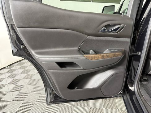 Used 2023 GMC Acadia Denali w/ Denali Ultimate Package FWD image 21