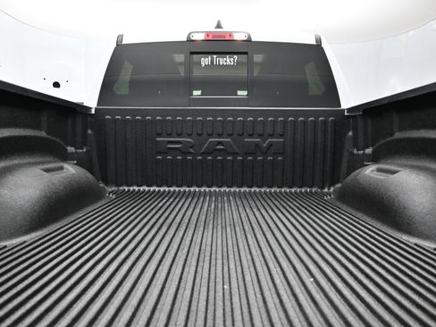 Used 2023 RAM 1500 Laramie AWD/4WD image 7