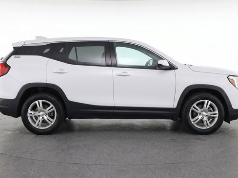 Used 2024 GMC Terrain SLE image 11
