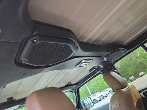 Used 2023 Jeep Wrangler Unlimited Sahara w/ Cold Weather Group AWD/4WD image 31