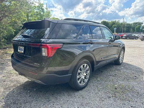 New 2026 Ford Explorer Active w/ Active Comfort Package AWD/4WD image 8