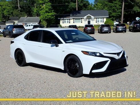 Used 2023 Toyota Camry SE FWD image 1