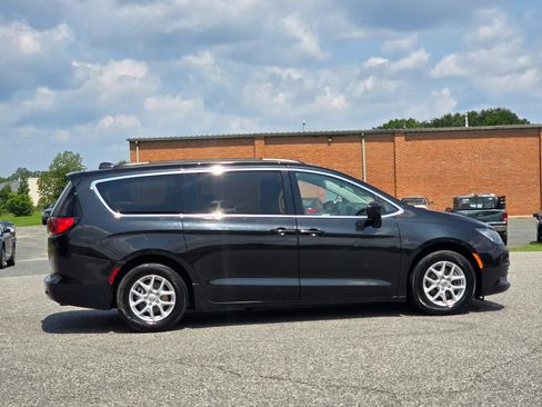 Used 2020 Chrysler Voyager Lxi FWD image 24