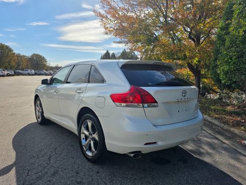 Used 2010 Toyota Venza image 3