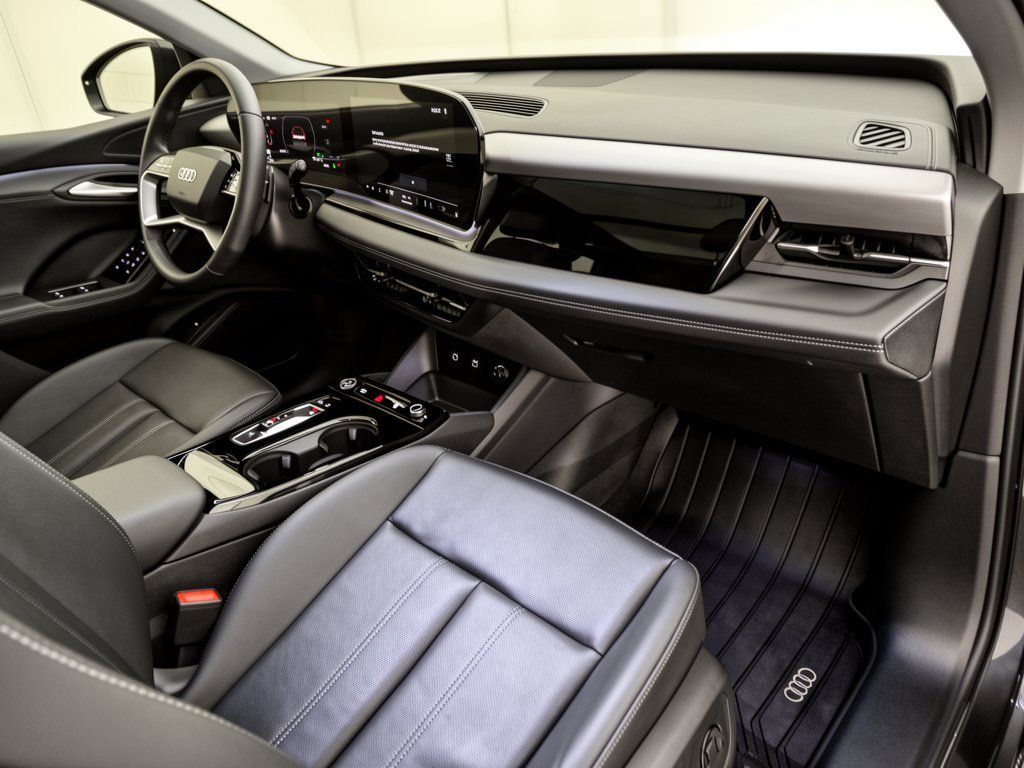 Certified 2025 Audi Q6 e-tron Premium w/ Convenience Package RWD image 31