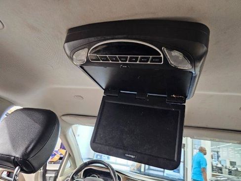 Used 2017 Chrysler Pacifica Touring-L image 34