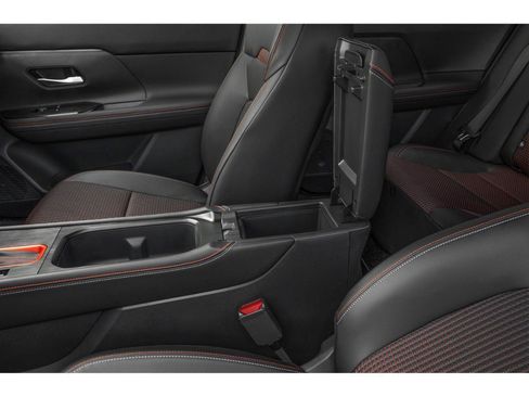 Used 2025 Nissan Kicks SR w/ Illumination Package image 9