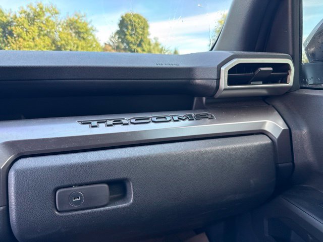 Used 2025 Toyota Tacoma TRD Off-Road AWD/4WD image 20
