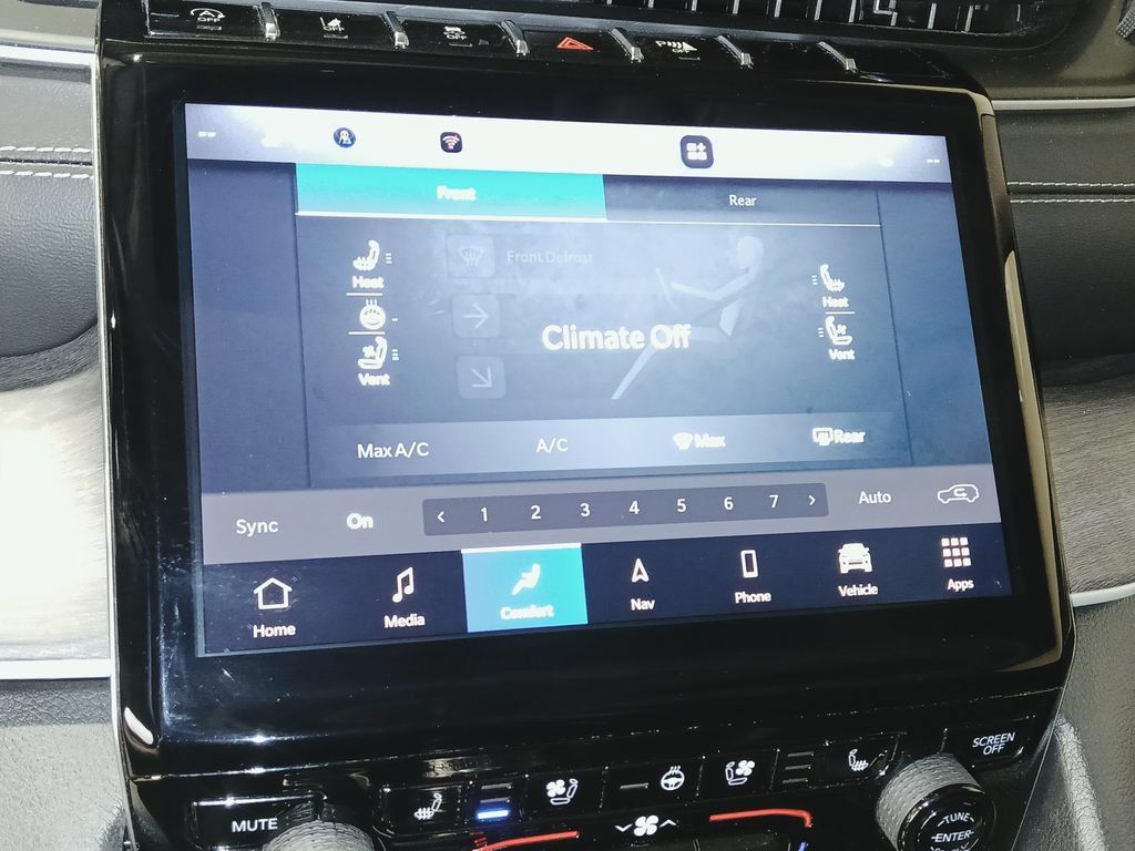Used 2023 Jeep Grand Cherokee L Limited w/ Luxury Tech Group II AWD/4WD image 23