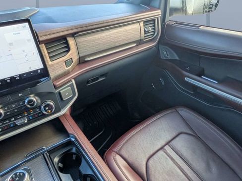 Used 2022 Ford Expedition Max Limited image 17