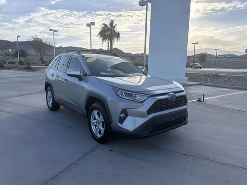 Used 2019 Toyota RAV4 XLE w/ Convenience Package AWD/4WD image 3