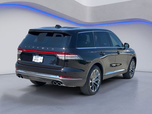 New 2026 Lincoln Aviator Reserve RWD image 3