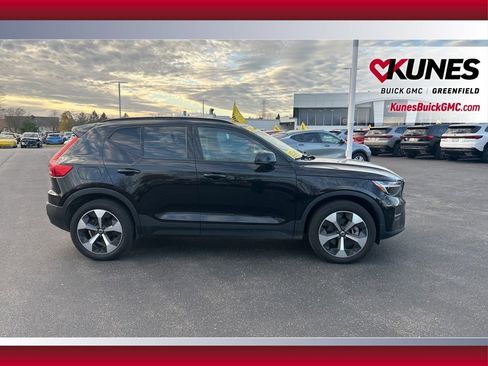 Used 2024 Volvo XC40 B5 Core image 4