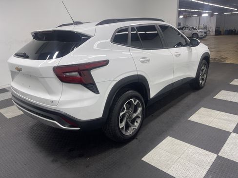 Used 2024 Chevrolet Trax LT w/ Driver Confidence Package image 5