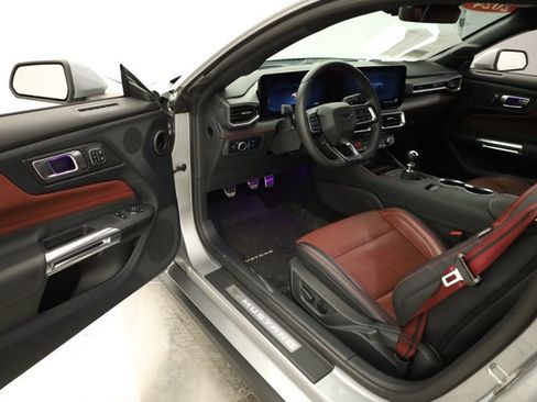 Used 2024 Ford Mustang GT Premium image 9