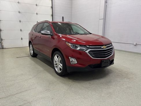 Used 2018 Chevrolet Equinox Premier AWD/4WD image 2