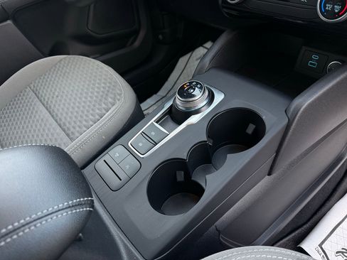 Used 2021 Ford Escape SE image 25