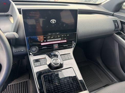 Used 2024 Toyota bZ4X FWD image 10