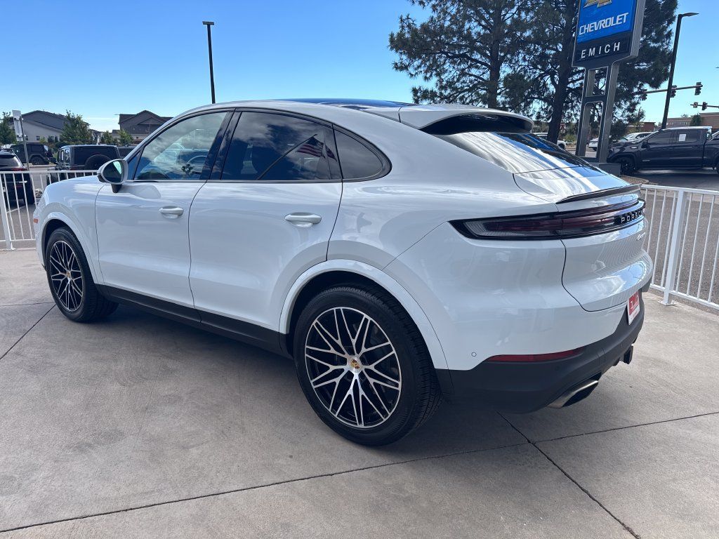 Used 2024 Porsche Cayenne Coupe AWD/4WD image 3