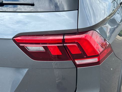 Used 2021 Volkswagen Tiguan SE R-Line FWD image 18