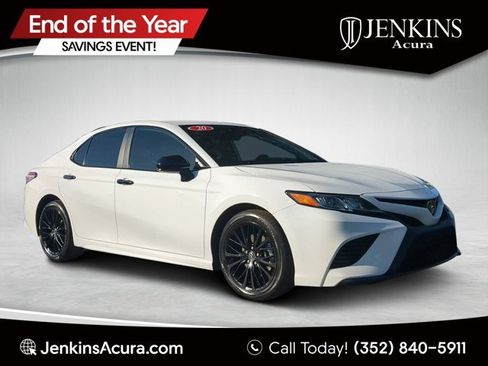 Used 2020 Toyota Camry SE image 1