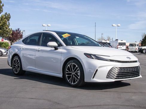 Used 2025 Toyota Camry XLE w/ Premium Plus Package image 1