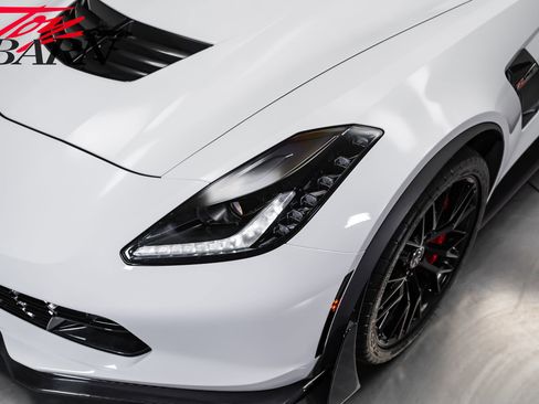 Used 2015 Chevrolet Corvette Z06 w/ 3LZ Preferred Equipment Group RWD image 18