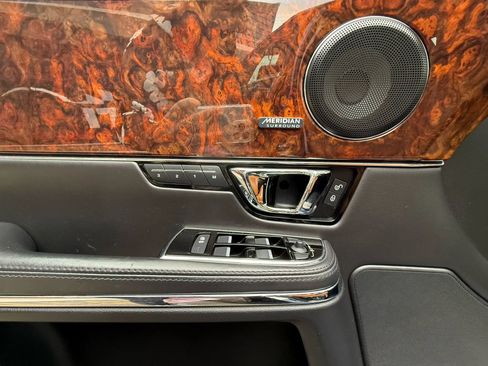 Used 2016 Jaguar XJ R-Sport image 10