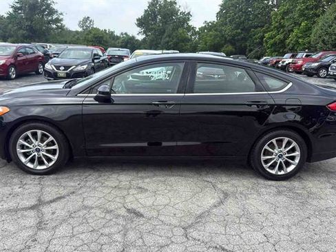 Used 2017 Ford Fusion SE FWD image 5