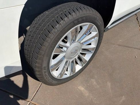 Used 2017 Cadillac Escalade Platinum AWD/4WD image 9