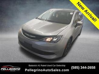 Used 2017 Chrysler Pacifica Touring FWD video 1