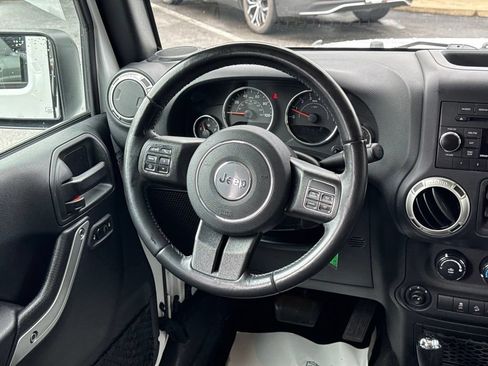 Used 2018 Jeep Wrangler Unlimited Sahara w/ Connectivity Group AWD/4WD image 18
