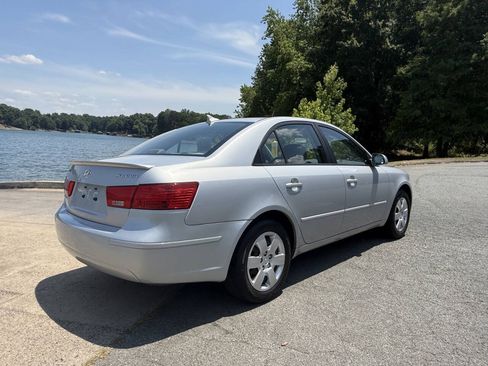 Used 2010 Hyundai Sonata GLS FWD image 4