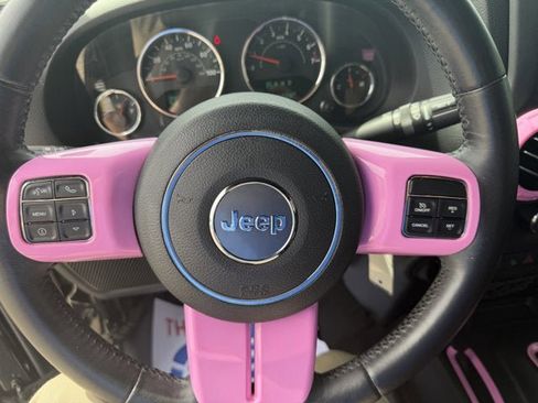 Used 2017 Jeep Wrangler Unlimited Sahara w/ Connectivity Group image 16