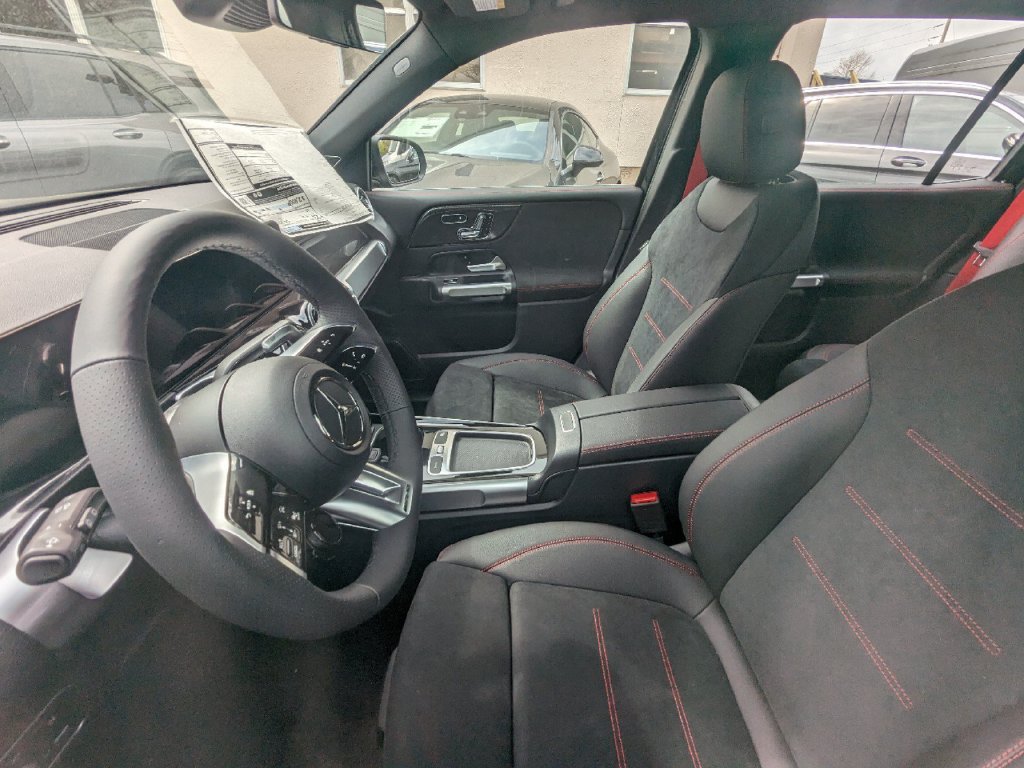 Used 2024 Mercedes-Benz GLB 35 AMG 4MATIC image 13