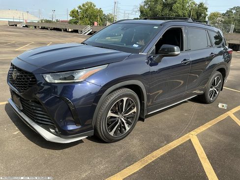 Used 2022 Toyota Highlander XSE FWD image 4