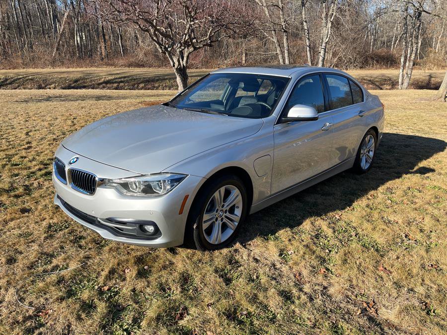Used 2017 BMW 330e w/ Technology Package RWD image 21