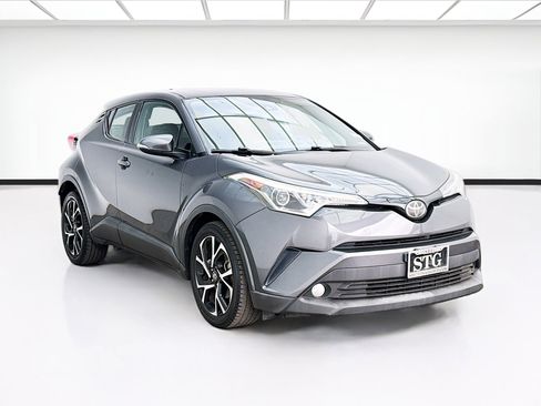Used 2018 Toyota C-HR XLE FWD image 3
