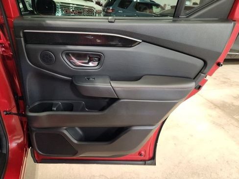 Certified 2025 Honda Pilot Black Edition image 34