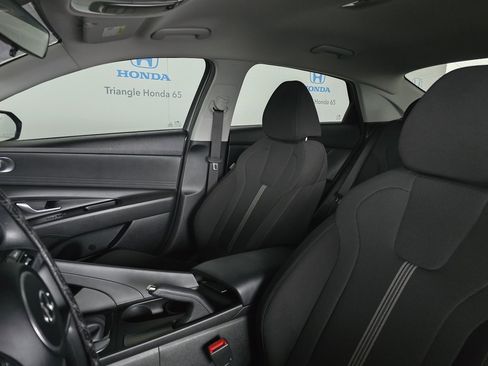 Used 2023 Hyundai Elantra SE image 16