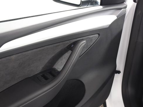 Used 2023 Tesla Model Y Long Range image 15