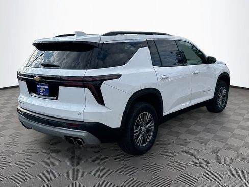 Used 2024 Chevrolet Traverse LT image 5