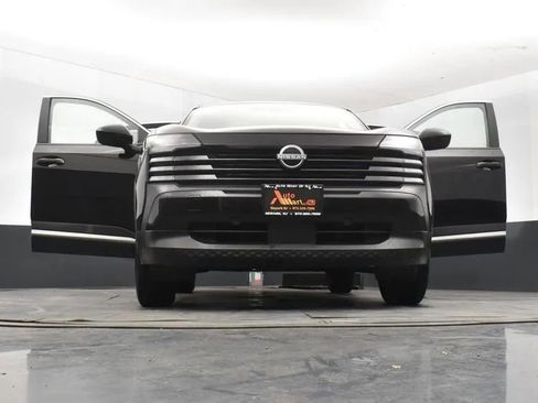 Used 2025 Nissan Kicks SV image 11