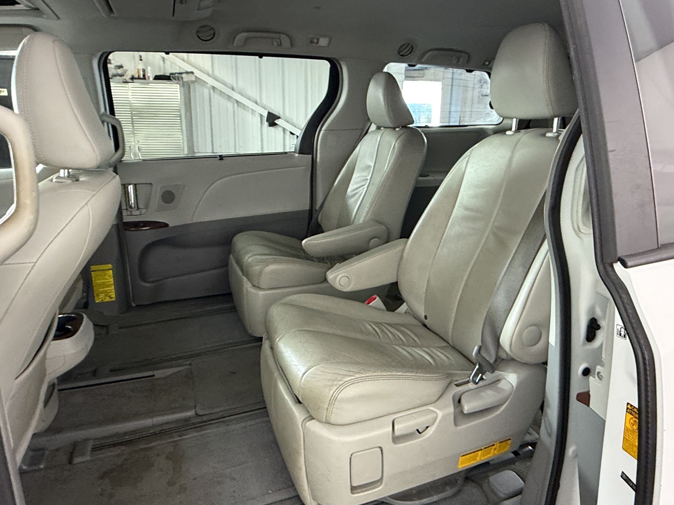 Used 2013 Toyota Sienna XLE w/ Premium Pkg AWD/4WD image 23