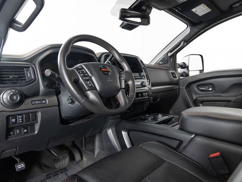 Used 2021 Nissan Titan PRO-4X w/ Pro-4x Convenience Package image 14