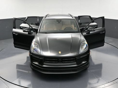 Certified 2025 Porsche Macan AWD/4WD image 34