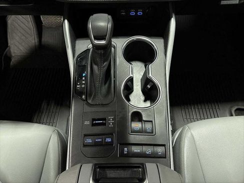 Certified 2022 Toyota Highlander XLE image 32